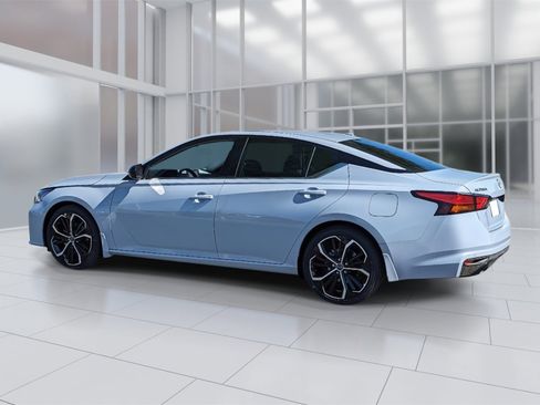 New 2025 Nissan Altima 2.5 SR image 3