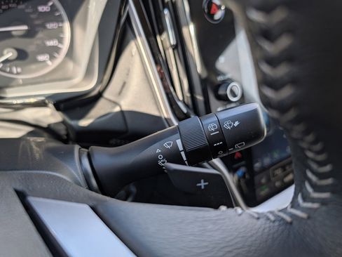 Certified 2025 Subaru Outback Premium image 31