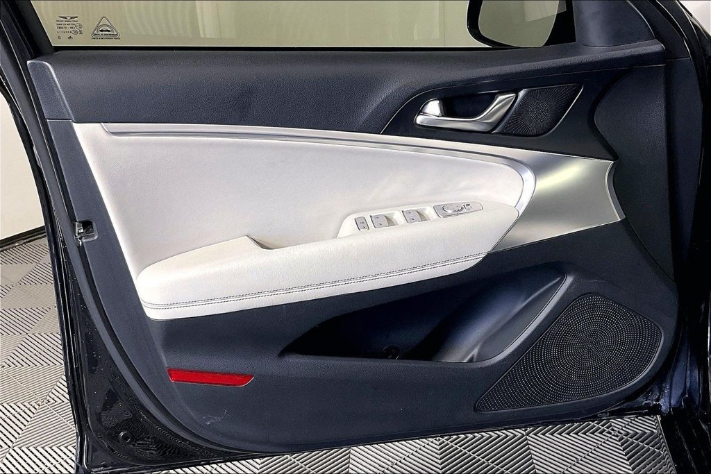 Used 2025 Genesis G70 2.5T RWD image 19