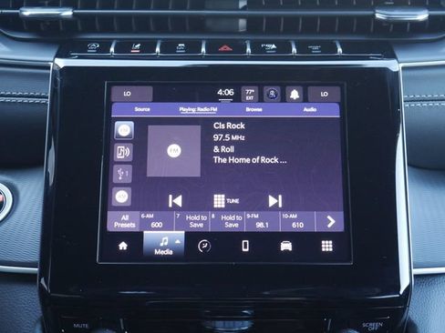Used 2025 Jeep Grand Cherokee Laredo AWD/4WD image 17