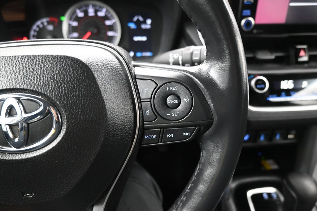 Used 2022 Toyota Corolla Cross LE AWD/4WD image 18
