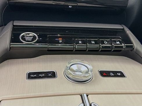 New 2025 Lincoln Navigator L Reserve w/ Jet Appearance Package AWD/4WD image 17