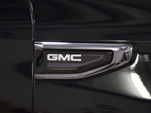 Used 2024 GMC Yukon Denali Ultimate AWD/4WD image 16