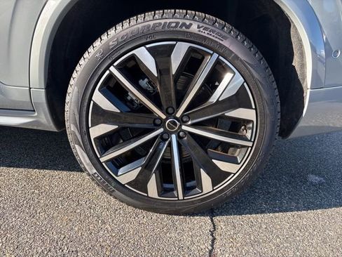 Used 2025 Volvo XC90 B6 Plus image 10