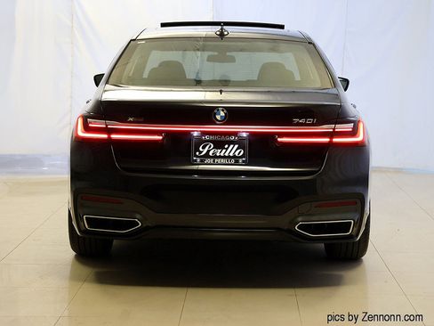 Used 2021 BMW 740i xDrive w/ M Sport Package AWD/4WD image 7
