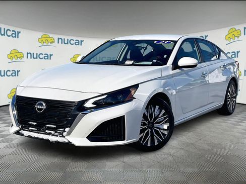 Used 2023 Nissan Altima 2.5 SV image 3