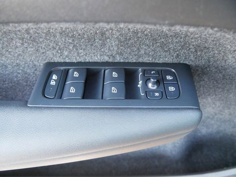 Certified 2023 Volvo XC40 Recharge Ultimate image 16