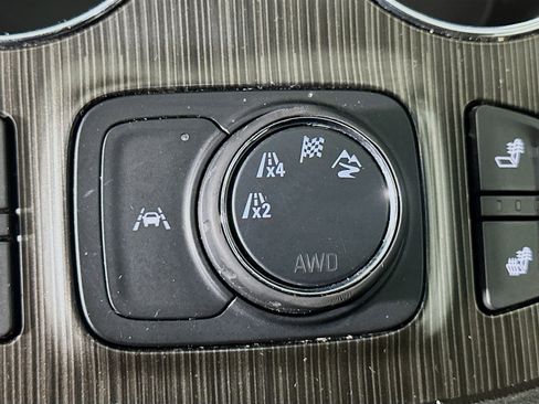 Used 2023 GMC Acadia SLT image 26