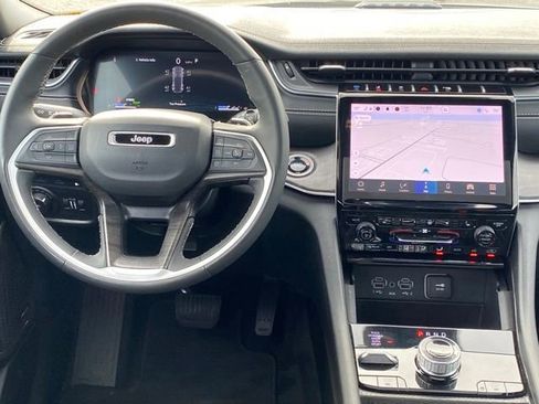 Used 2024 Jeep Grand Cherokee Limited 4xe image 8