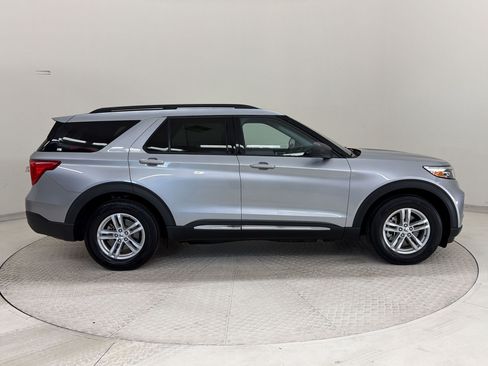 Certified 2023 Ford Explorer XLT w/ Equipment Group 202A RWD image 8