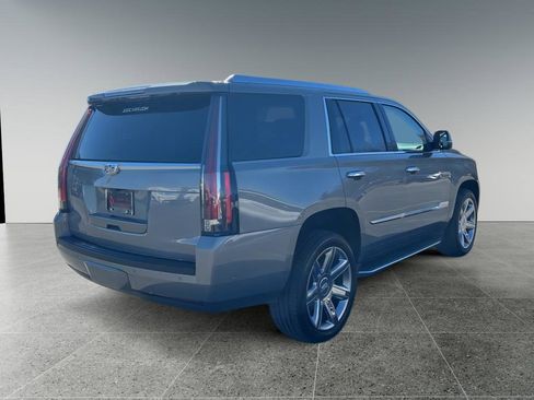 Used 2018 Cadillac Escalade Luxury image 6