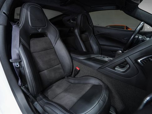 Used 2016 Chevrolet Corvette Z06 w/ 3LZ Preferred Equipment Group image 32