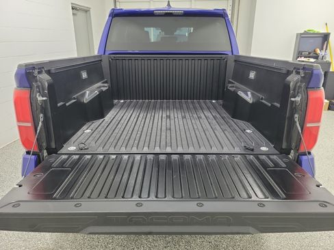 Certified 2024 Toyota Tacoma TRD Off-Road AWD/4WD image 7