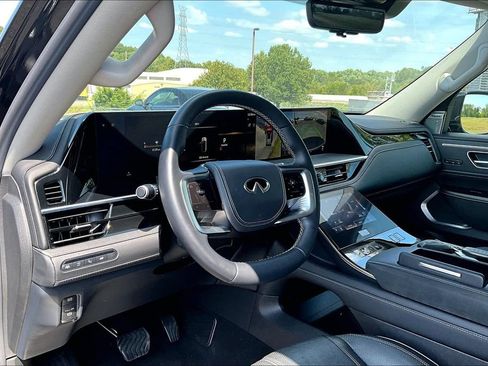 Used 2025 INFINITI QX80 Sensory AWD/4WD image 5
