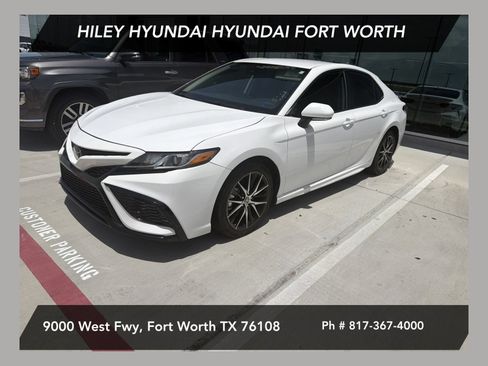 Used 2024 Toyota Camry SE FWD image 1