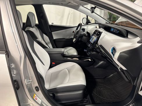 Used 2016 Toyota Prius FWD image 38
