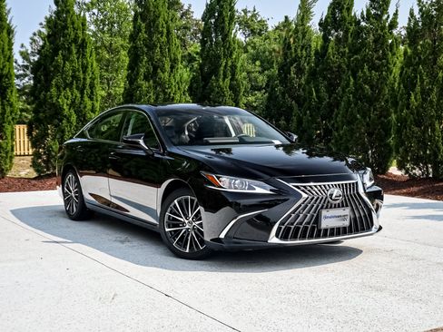 Used 2022 Lexus ES 350 w/ Premium Package FWD image 2