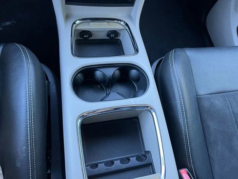 Used 2019 Dodge Grand Caravan SXT image 23