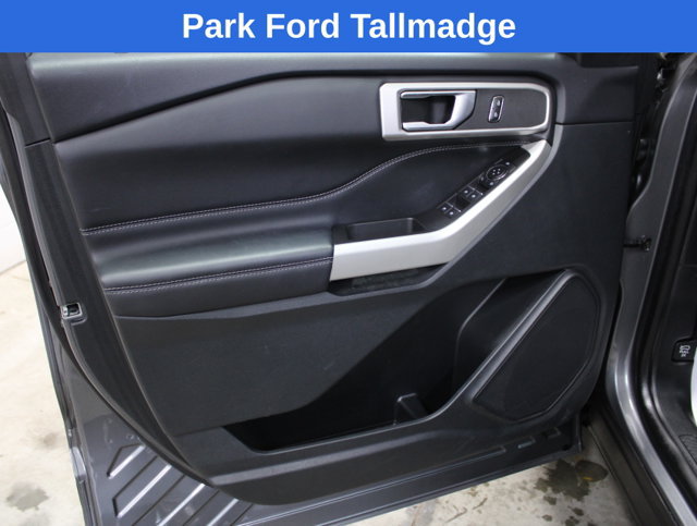 Used 2023 Ford Explorer XLT AWD/4WD image 10