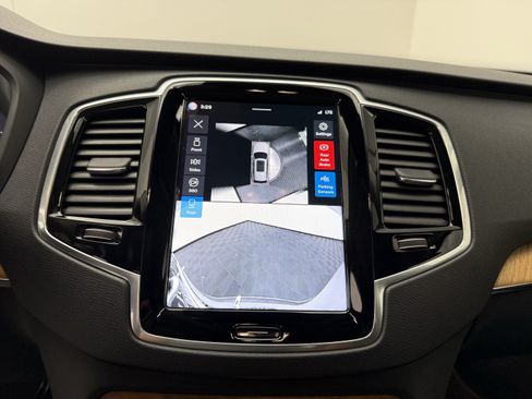 Certified 2024 Volvo XC90 T8 Plus AWD/4WD image 18