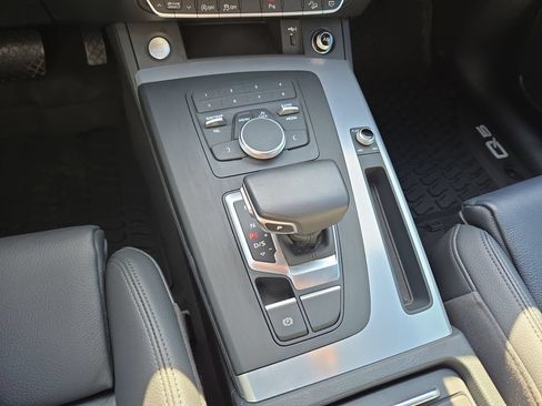 Used 2020 Audi Q5 2.0T Premium w/ Titanium Sport Package AWD/4WD image 22
