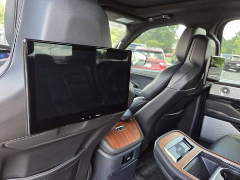 Certified 2025 Lincoln Navigator Black Label AWD/4WD image 21