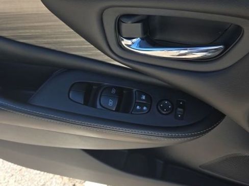 Used 2018 Nissan Murano SV w/ Cargo Package image 25