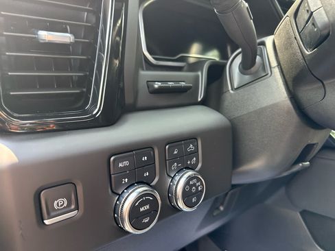 Used 2024 GMC Sierra 2500 AT4 w/ Technology Package AWD/4WD image 18