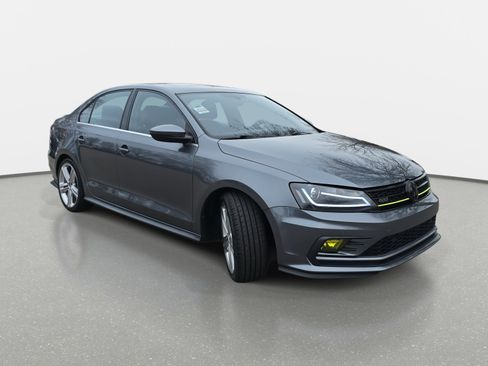Used 2017 Volkswagen Jetta GLI image 3