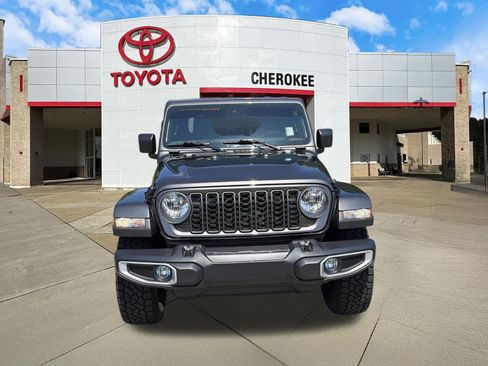 Used 2025 Jeep Gladiator Sport AWD/4WD image 2