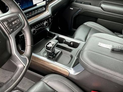 Used 2024 Chevrolet Silverado 1500 LT Trail Boss w/ LT Trail Boss Premium Package AWD/4WD image 13