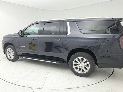 New 2025 Chevrolet Suburban Premier image 4