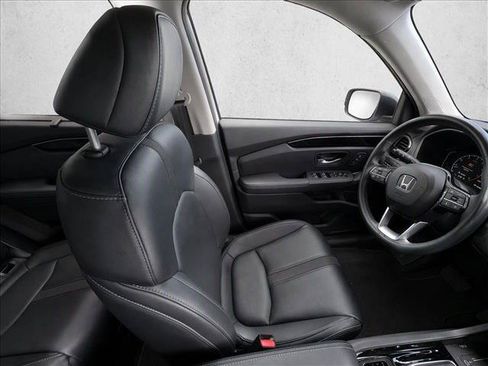 Used 2025 Honda Pilot EX-L image 16