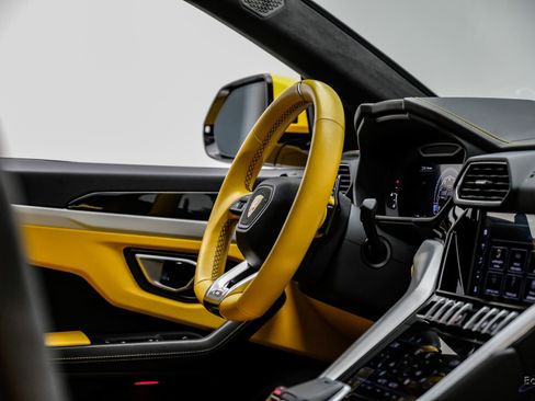 Used 2021 Lamborghini Urus AWD/4WD image 57