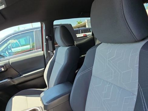 Used 2022 Toyota Tacoma TRD Off-Road w/ Technology Package image 18