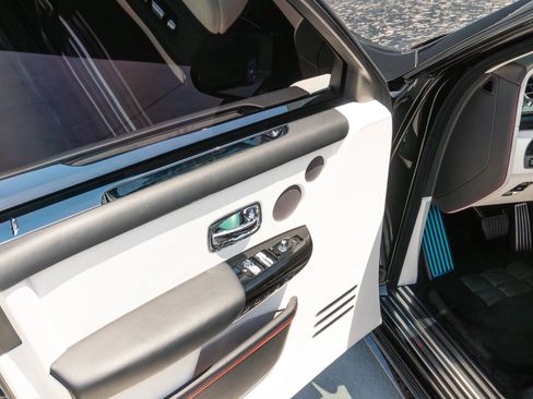 Used 2024 Rolls-Royce Phantom Sedan w/ The Phantom Package RWD image 92