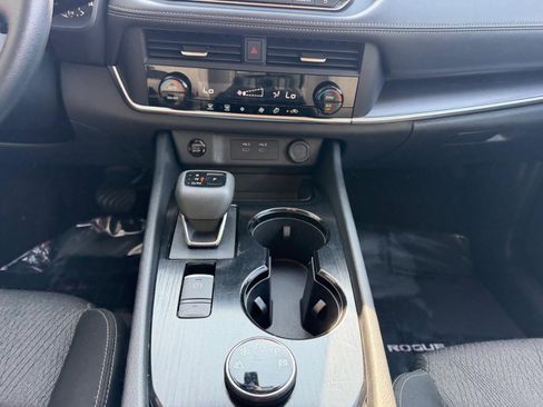 Used 2024 Nissan Rogue SV AWD/4WD image 17