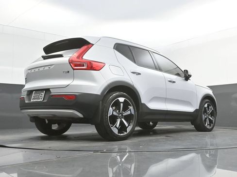 Certified 2022 Volvo XC40 T5 Momentum w/ Premium Package AWD/4WD image 34