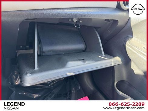 Used 2022 Nissan Versa SV image 31