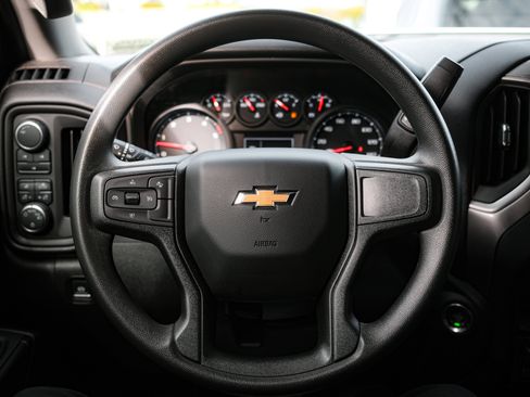 Used 2025 Chevrolet Silverado 2500 Custom w/ Custom Value Package image 17