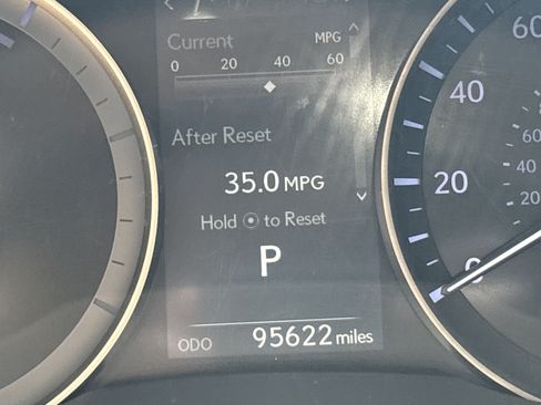 Used 2017 Lexus ES 300h w/ Luxury Package FWD image 22