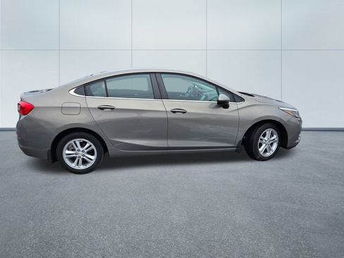 Used 2017 Chevrolet Cruze LT w/ Convenience Package image 8