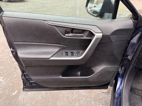 Used 2022 Toyota RAV4 XLE w/ Convenience Package image 17