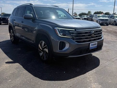 Used 2024 Volkswagen Atlas SEL AWD/4WD image 2