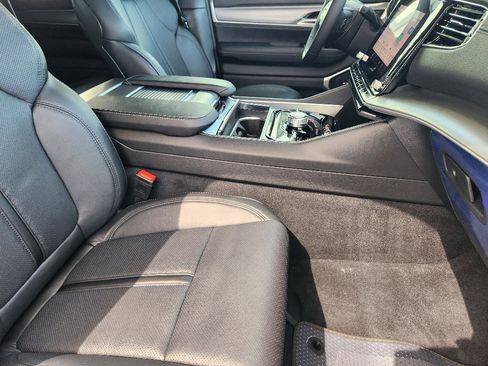 New 2025 Jeep Wagoneer Series II w/ Convenience Group I image 10