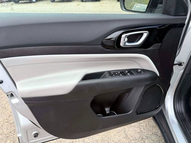 Certified 2025 Jeep Compass Limited AWD/4WD image 16