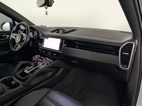 Certified 2022 Porsche Cayenne Coupe AWD/4WD image 17