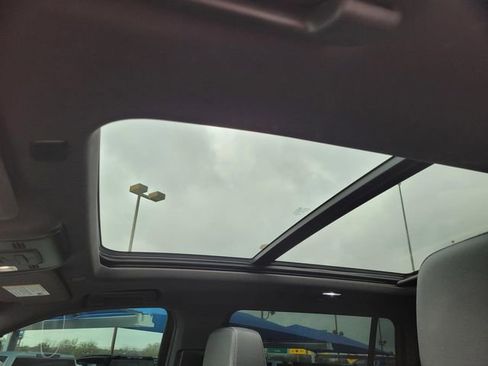 Used 2023 Chevrolet Suburban Z71 w/ Luxury Package image 24