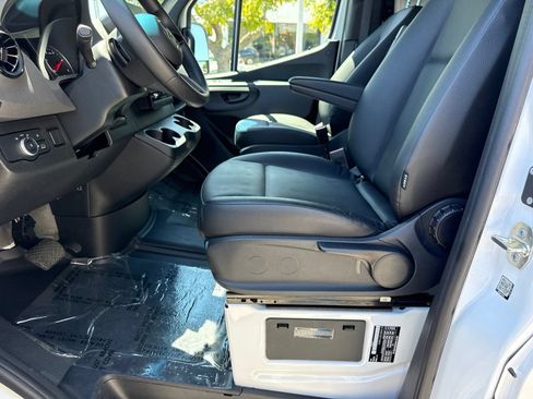 Used 2025 Mercedes-Benz Sprinter 2500 image 25