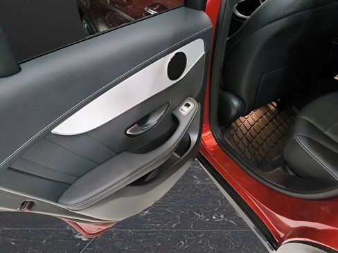 Used 2023 Mercedes-Benz GLC 300 4MATIC Coupe image 32